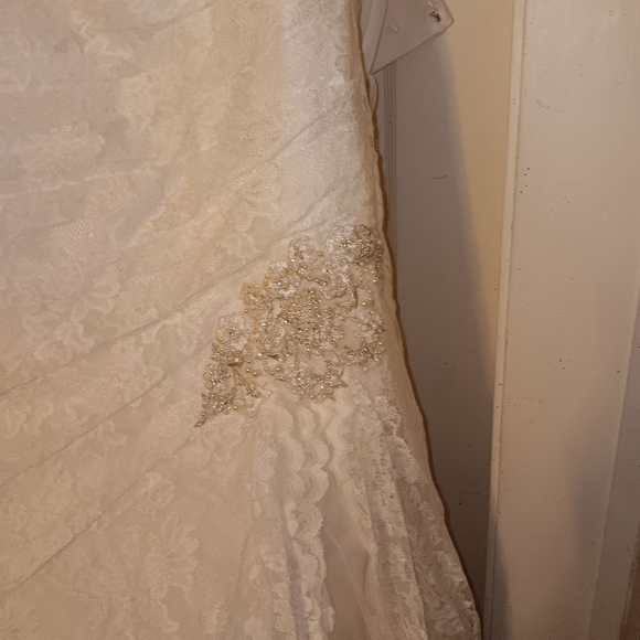 David's Bridal  wedding gown new never worn tags still attached - Picture 6 of 6